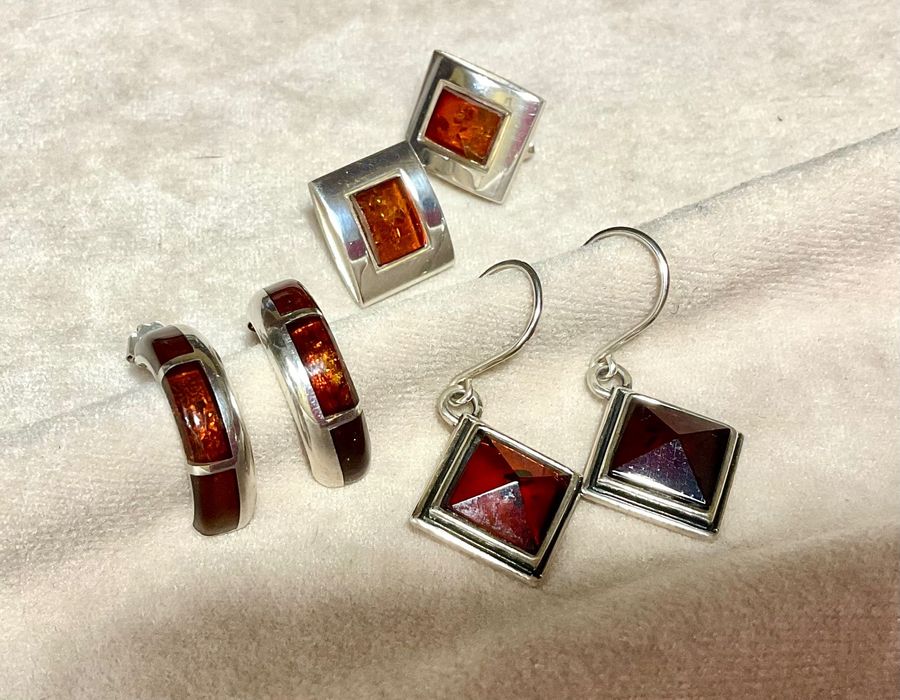 Прикраси під старовину з бурштином