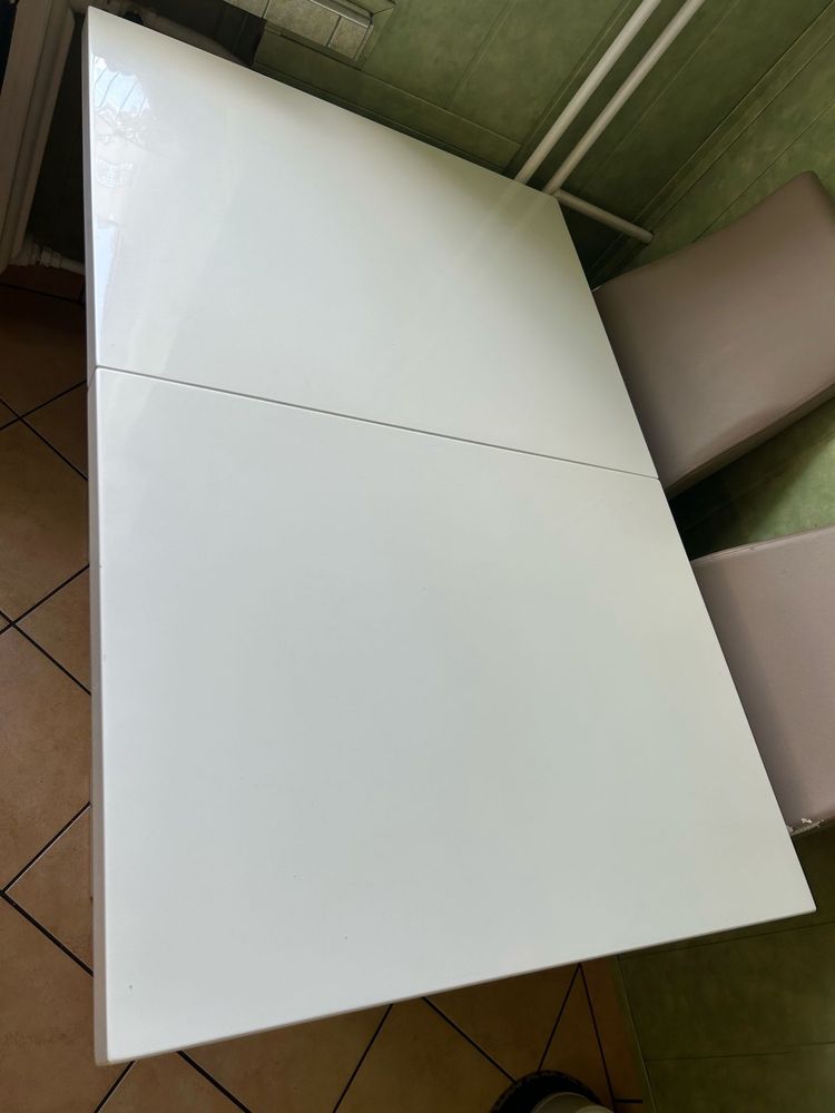 Biały stół rozkładany
