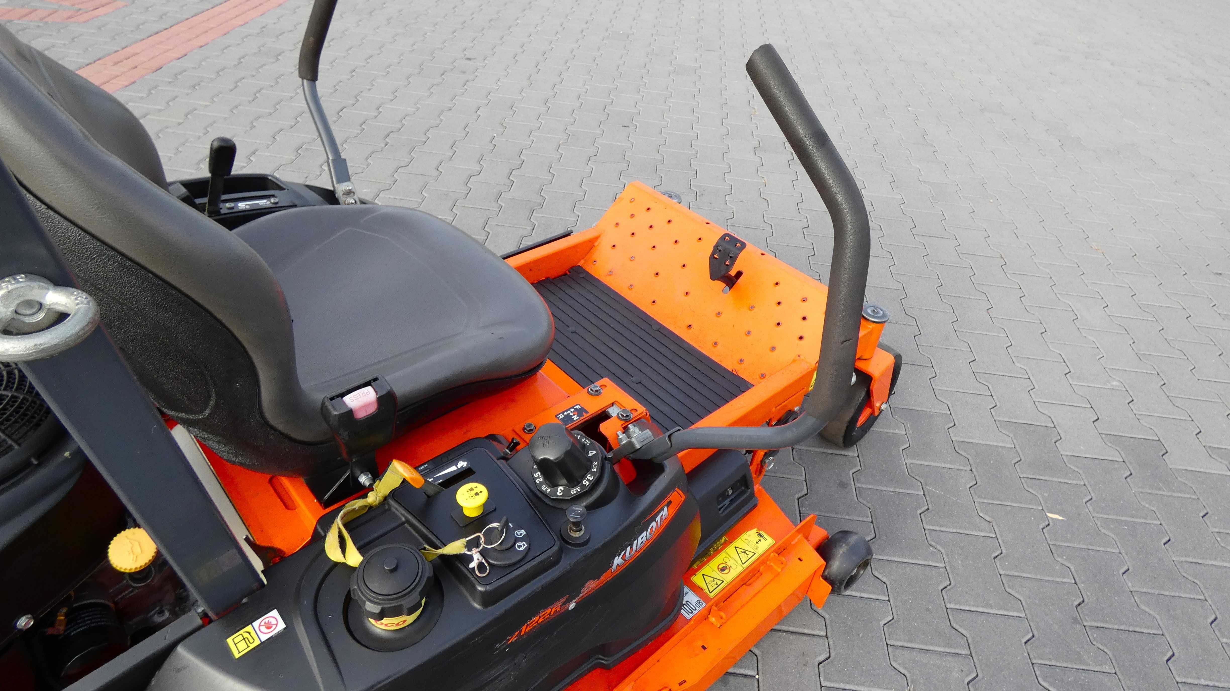 Traktor kosiarka Zero Skręt KUBOTA Z122R Kawasaki (071001.4) - Baras