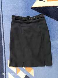 Czarna spódnica L 40 z rozporkami elegancka na podszewce z paskiem