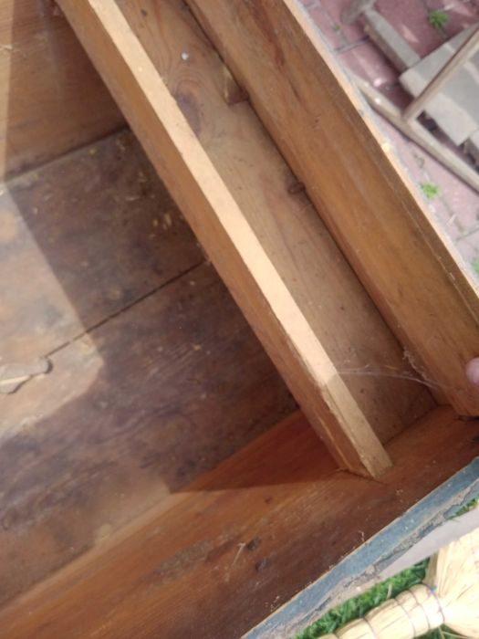 Antyk Stary kufer z metalowymi okuciami