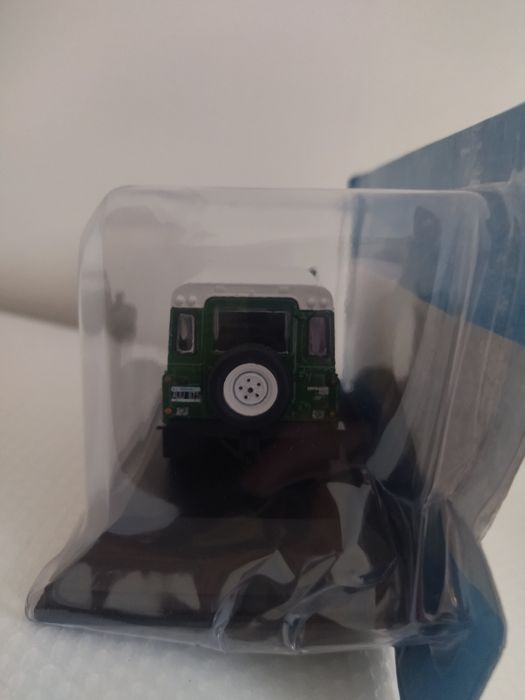 Miniatura Land Rover Defender 110 Nova 1/43