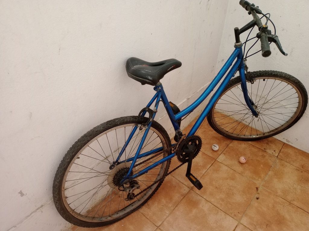 Veículo de duas rodas