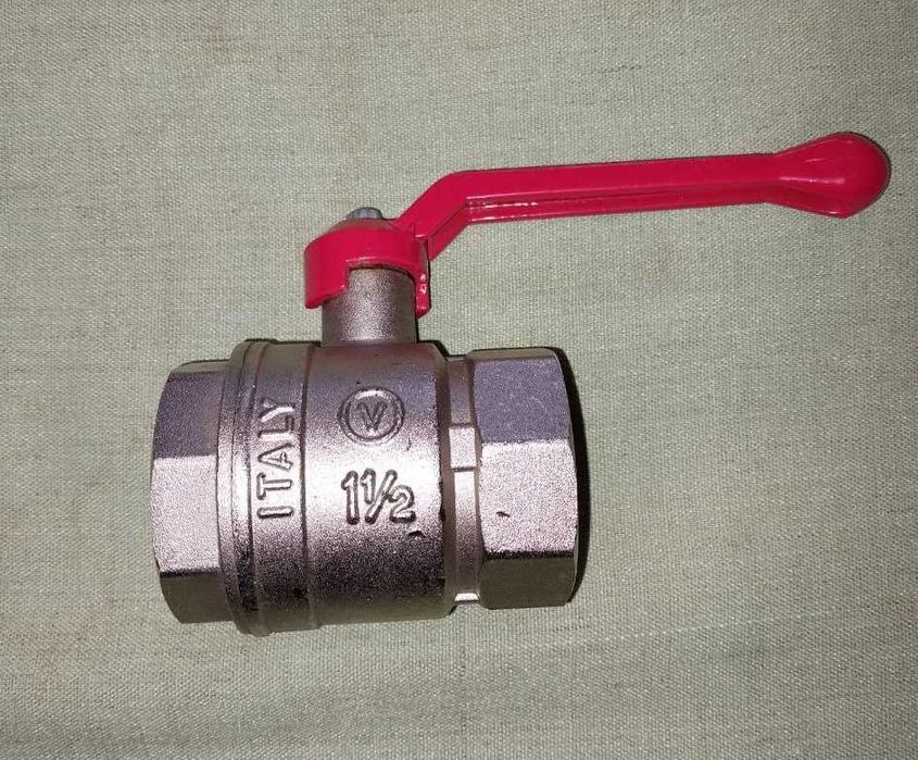 Кран водопроводный Valve 1 1/2"