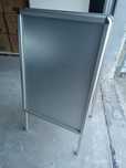 Stojak reklamowy Potykacz ALU wysoki dwustronny 84cm x 60 cm