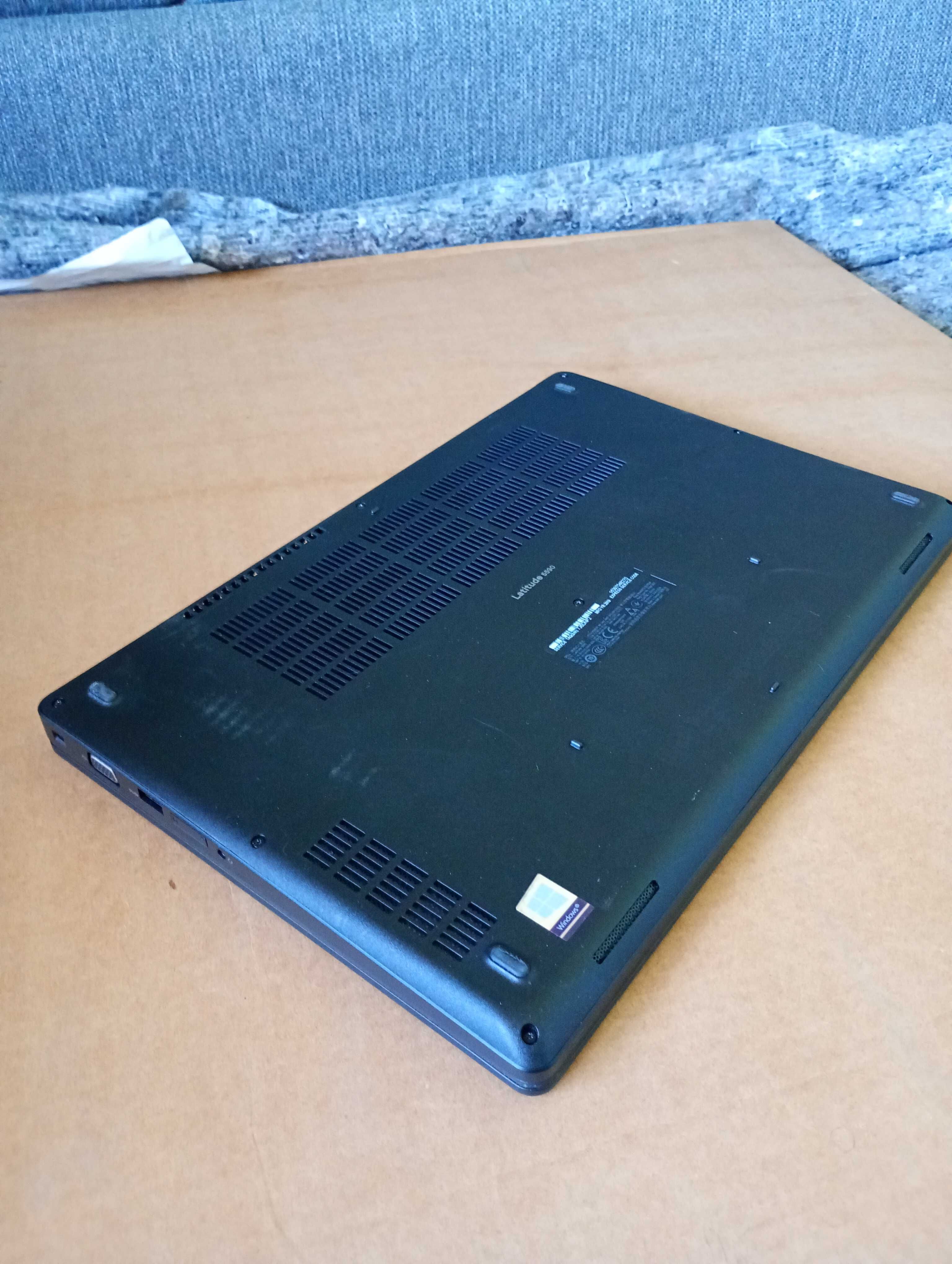 Laptop DELL Latitude 5590