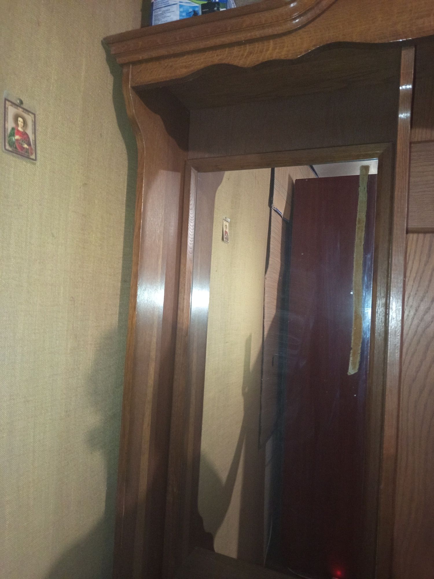 Прихожка. Дерево.  Б/у. Состояние среднее.