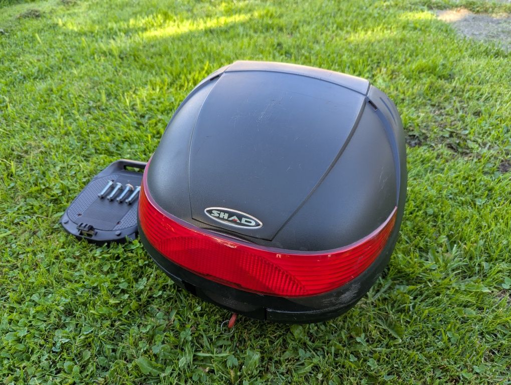 Kufer centralny Shad z podstawą do motocykla