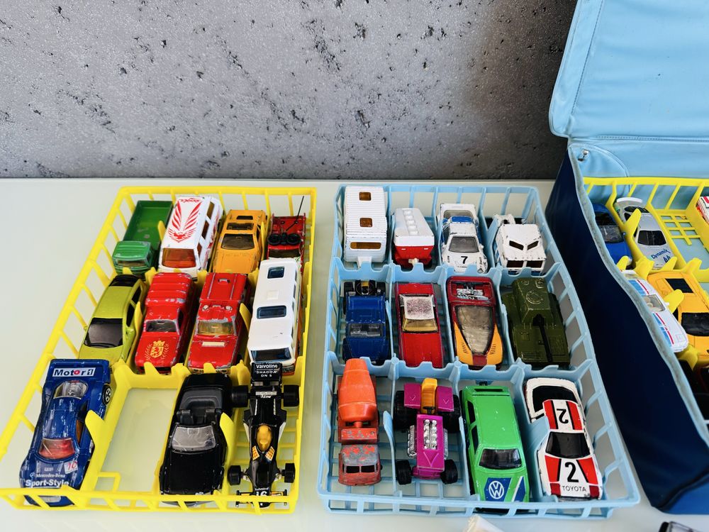 42 resoraki + walizka Matchbox , Majorette, McToy, Maisto i inne