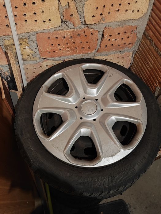 Felgi stalowe Ford Fiesta z oponami zimowymi Continental 15"