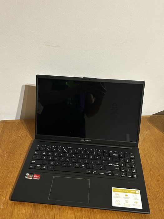 ASUS VivoBook Go 15 OLED – jak nowy / praktycznie nieużywany.