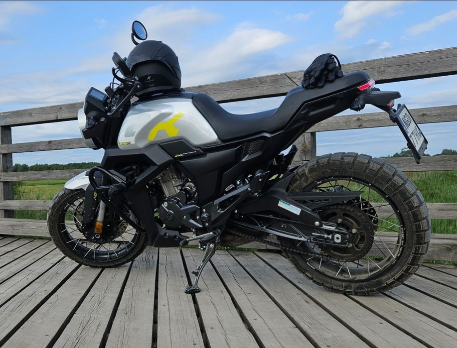 Motocykl Zontes GK 125. Naked / scrambler.