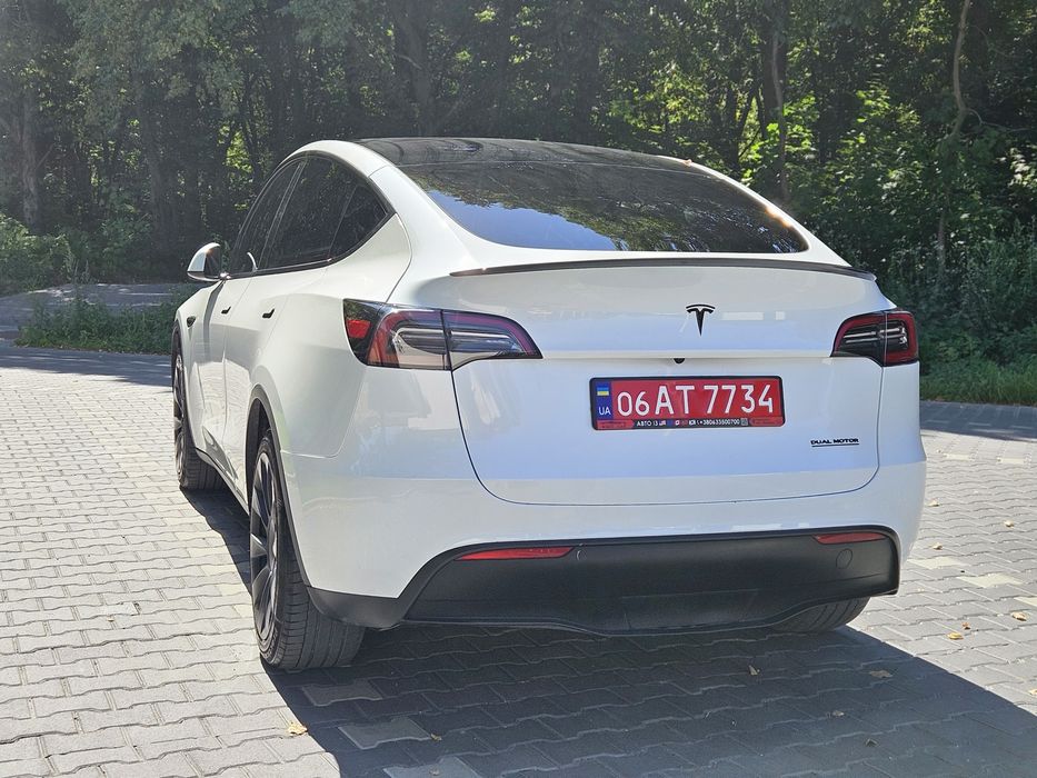 Tesla model y 2023