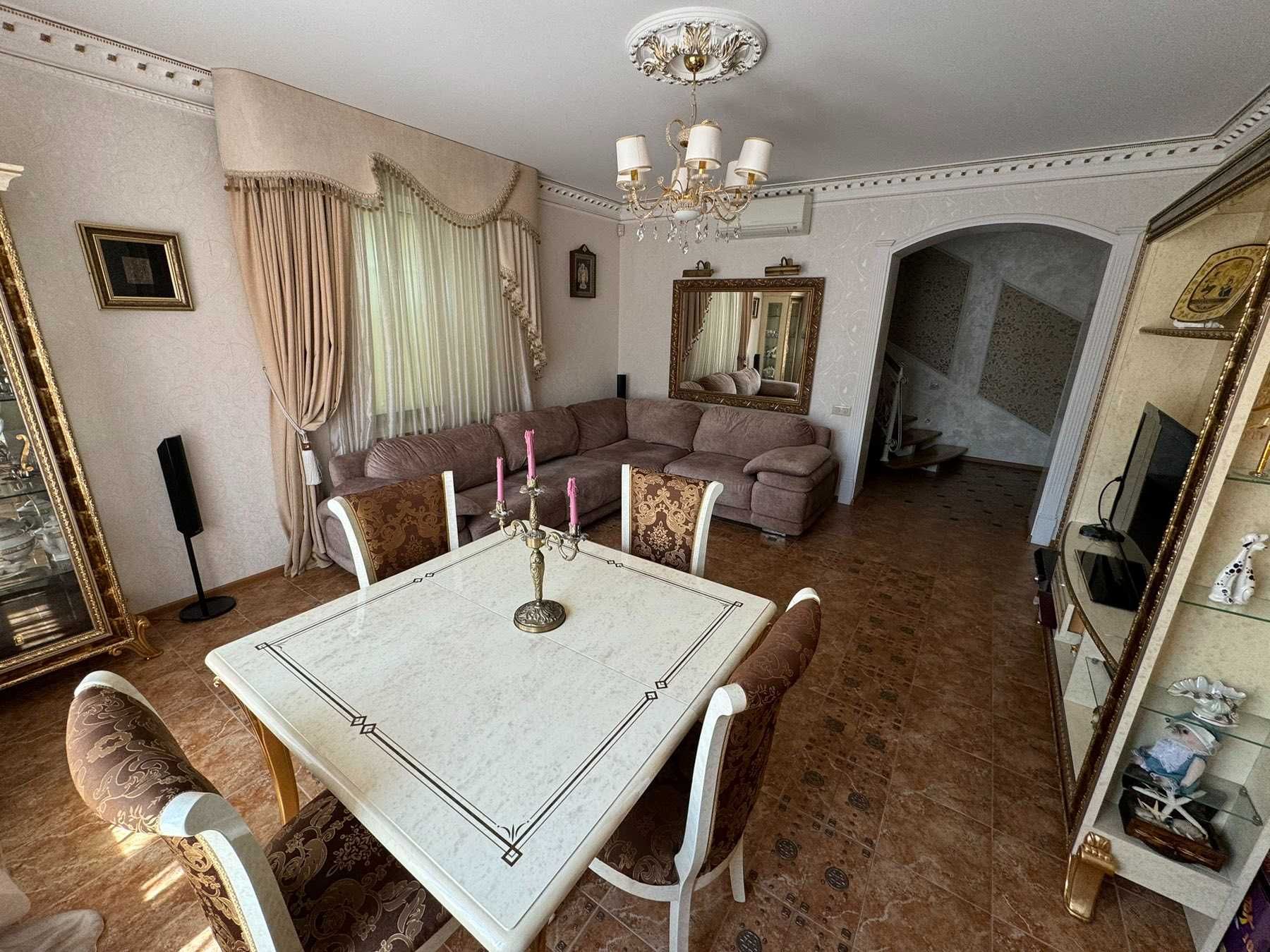 Цегляний будинок, центральна частина Полтави, 400 м², євроремонт