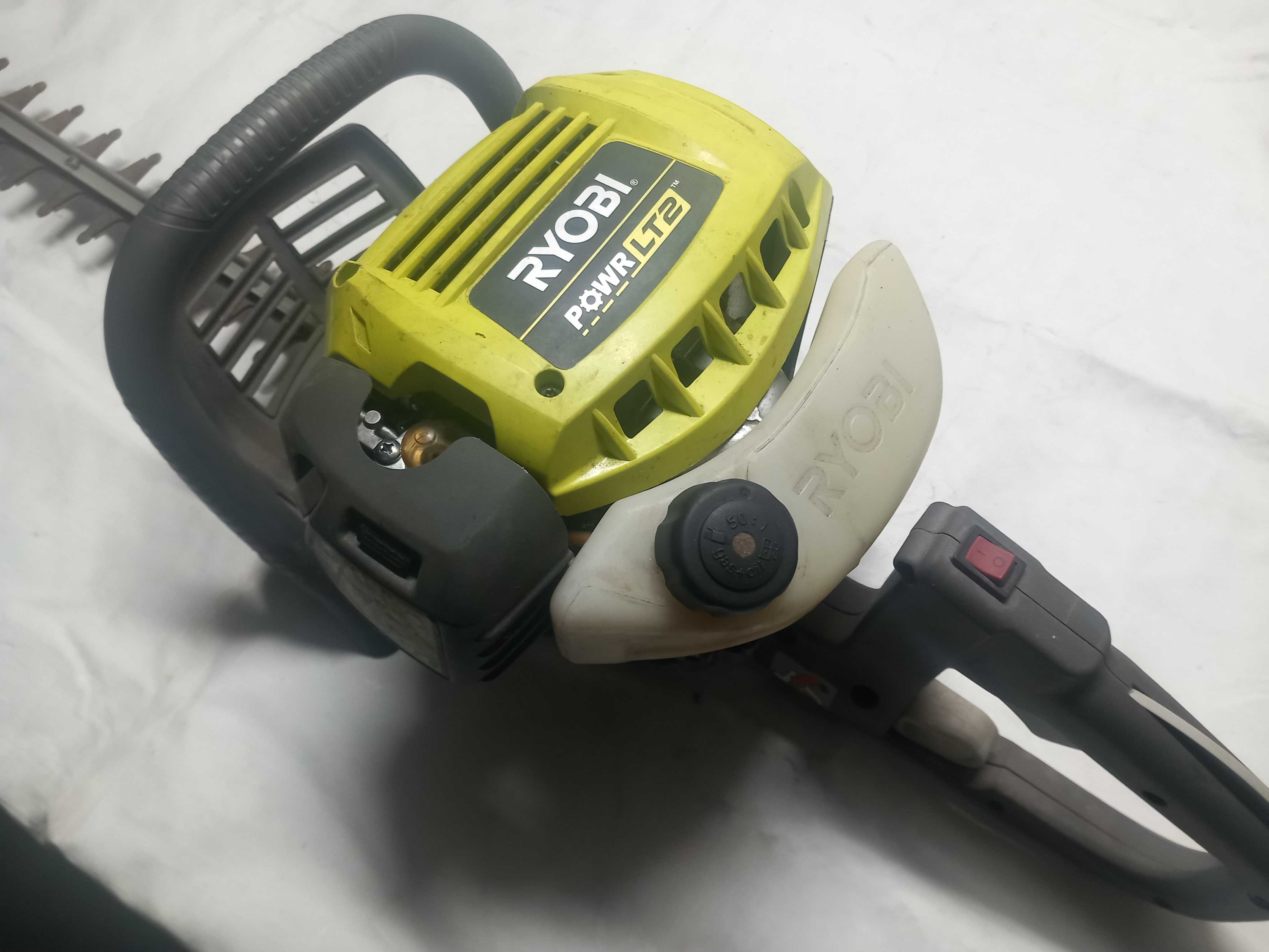 Nożyce spalinowe do żywopłotów iglaków Ryobi rht2660r