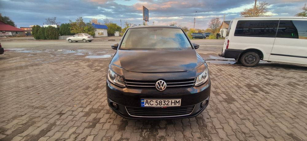 VW Touran 2011 год