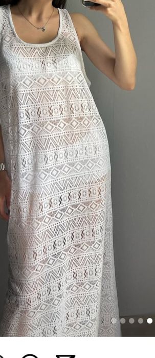 Прозора сукня на пляж.