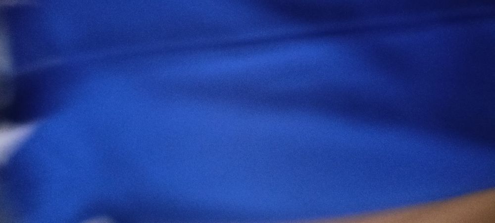 Niebieska sukienka z kołnierzykiem