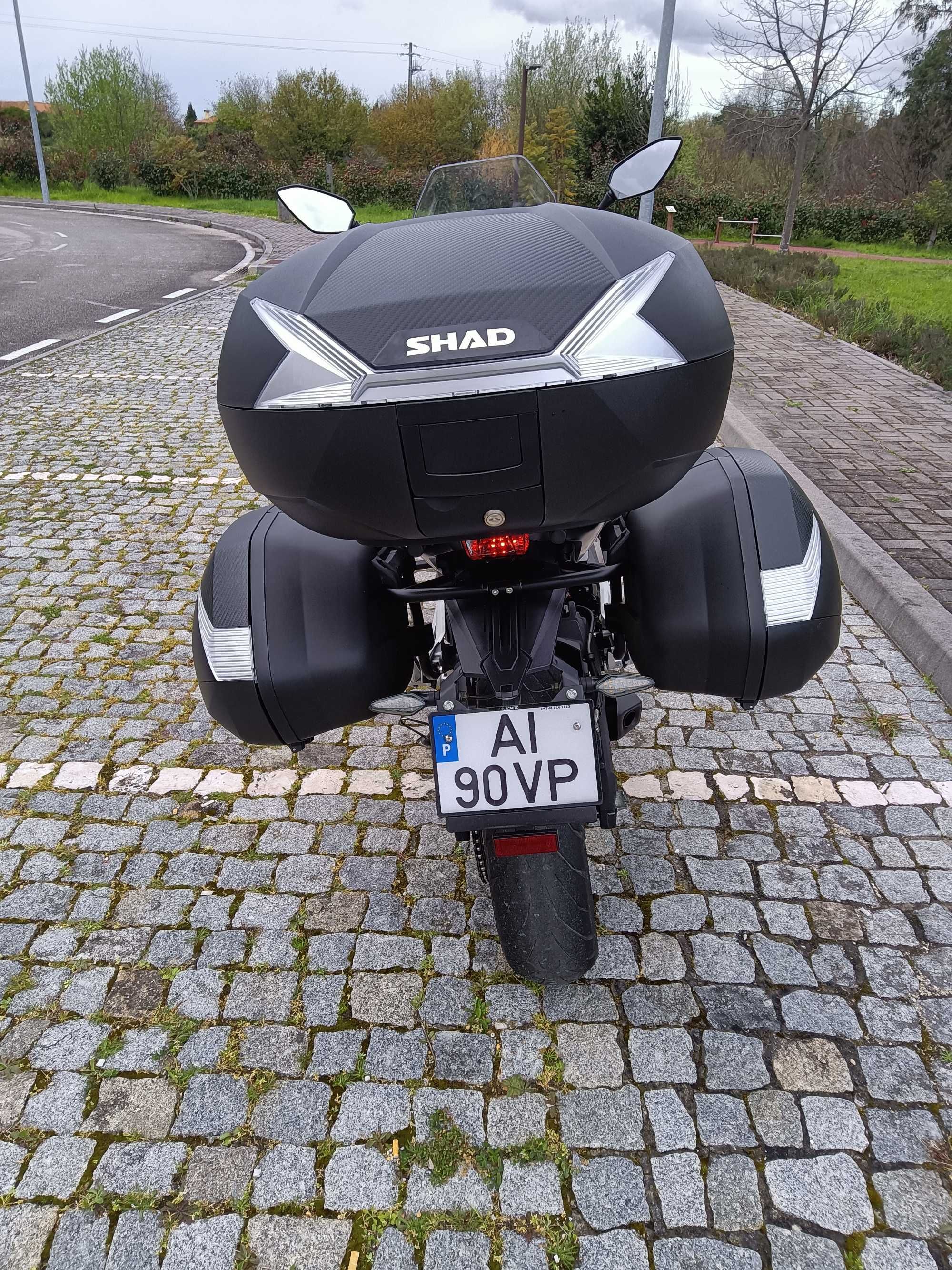 Vendo CF MT 650 - Ano 2021 - 3 Malas Shad