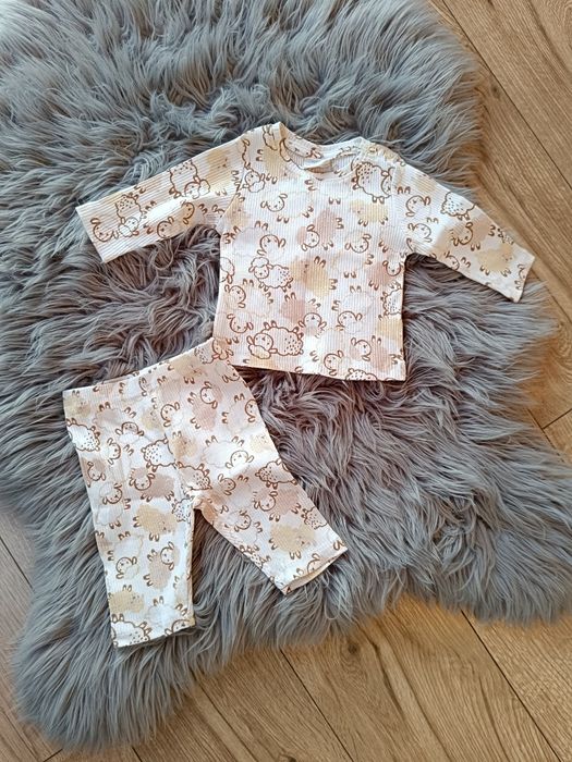 Piękny prążkowany komplecie niemowlęcy nowy z metką 56 cm 1-2 miesiące