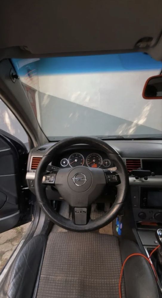 OPEL Vectra C 2004 (~200 koni)