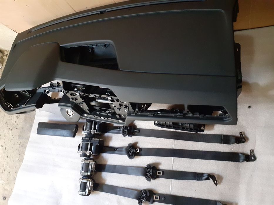 Deska rozdzielcza konsola kokpit airbag pasy VW Touran nowy