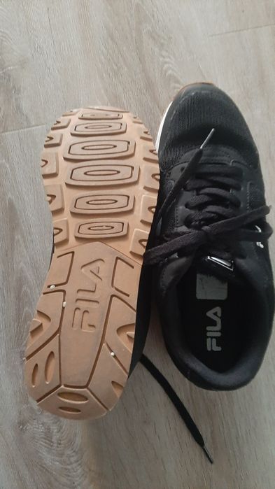 Ténis fila N.40 , cor preto