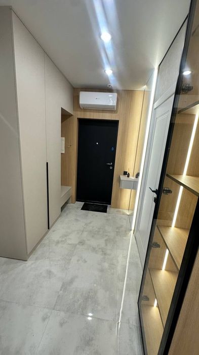 Продаж дизайнерської 1 км квартири поруч з озером