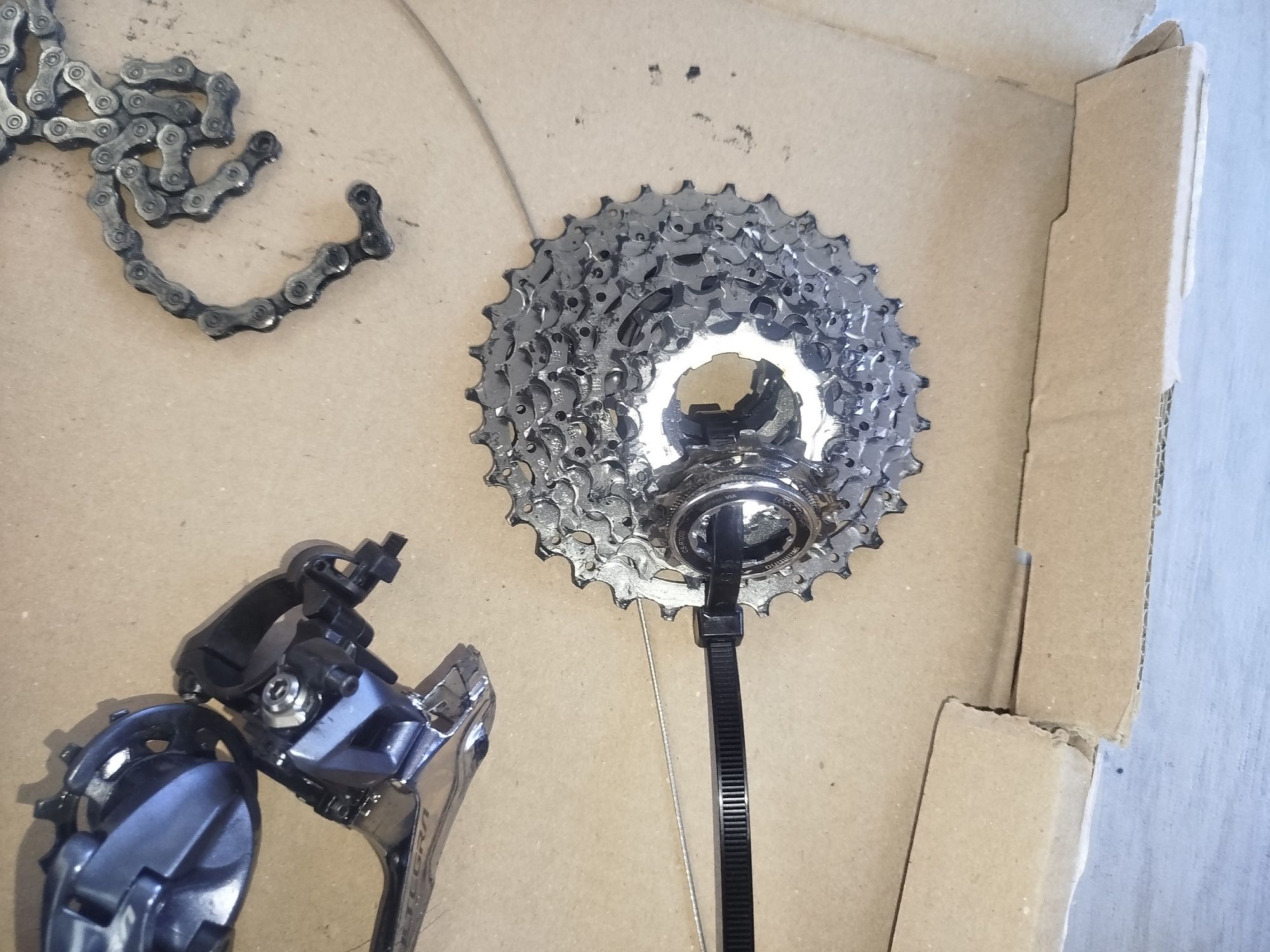 Grupa szosowa Ultegra R8000 2x11 hamulce tarczowe używana