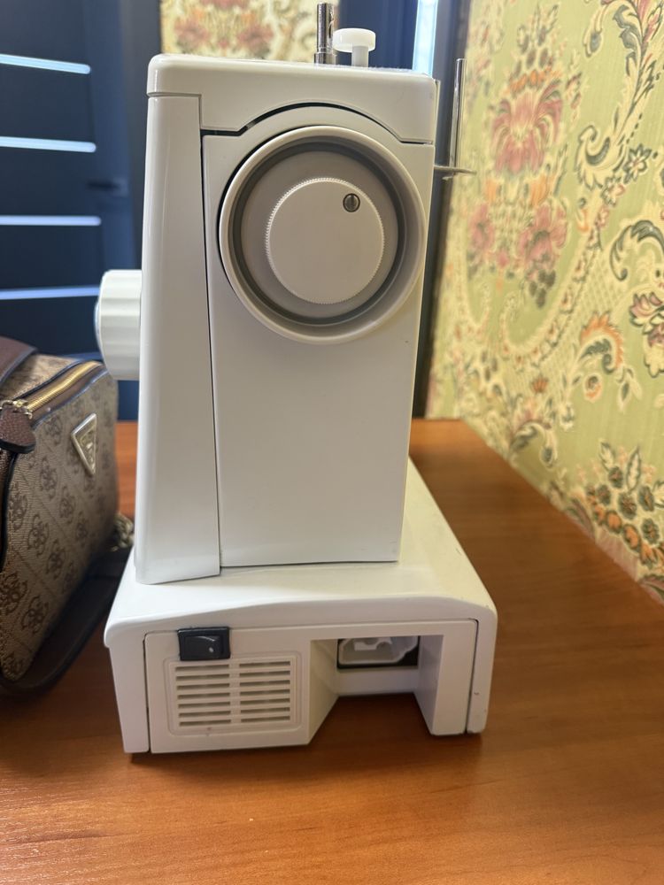 Продам швейную машинку Arka Radom 809P
