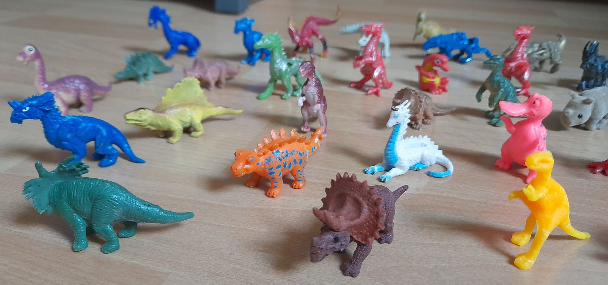 Dino kontra dino Granna gra i figurki dinozaury zestaw!