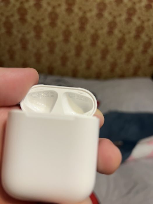 Кейс для airpods 2 продам ОРИГИНАЛ