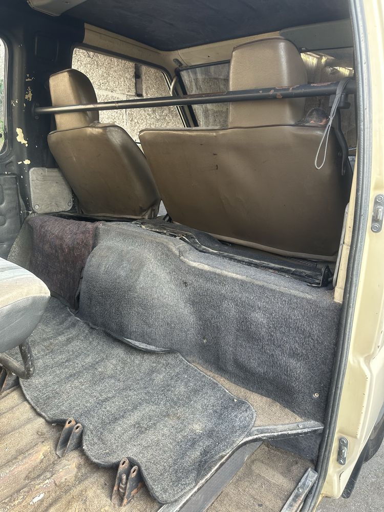Mitsubishi L300 9 lugares