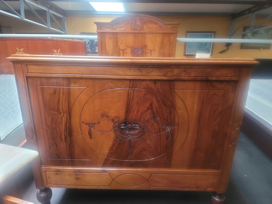 Cama antiga com estrado e colchão - Muito bom estado geral