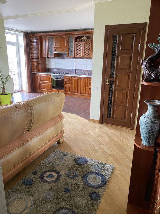 Оренда квартири великогабаритна 3 кімнатна