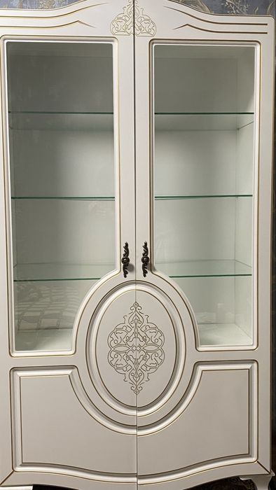 Продам сервант в хорошому стані