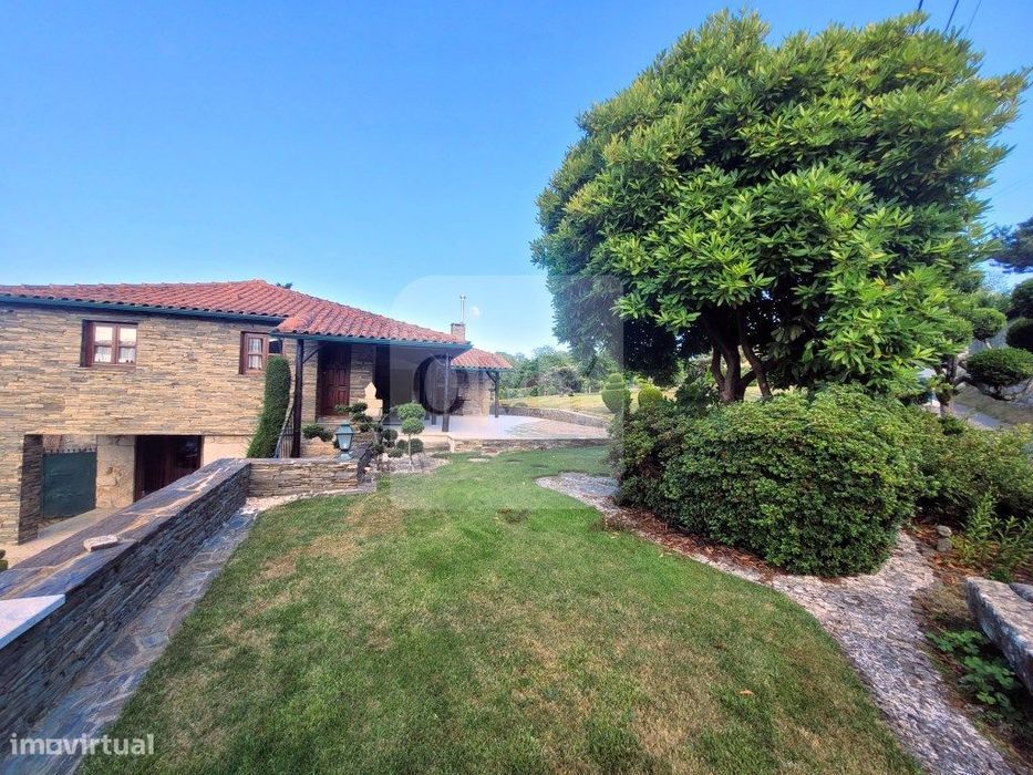 Reservada, Casa em Pedra Reabilitada em Terreno de 10.000 m2