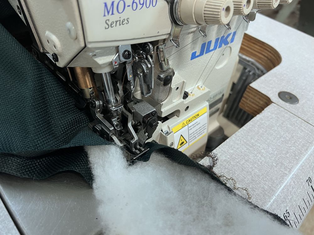 Overlock 5 nitkowy JUKI MO-6916J Górny Transport Ciężkie szycie SERVO