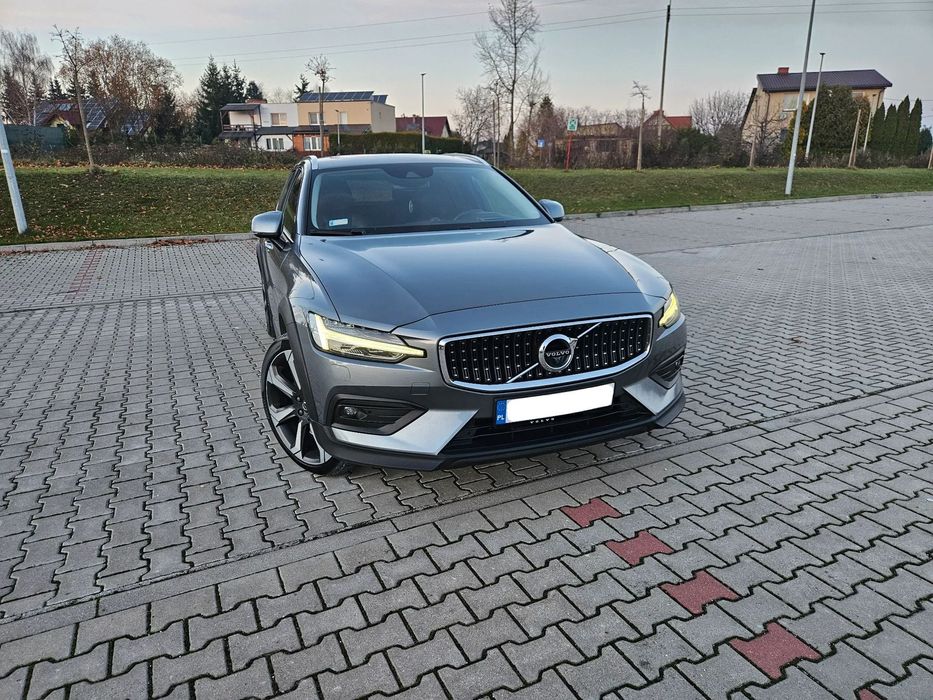 Volvo V60 Cross Country Volvo V60 Cross Country D4 AWD + Polestar