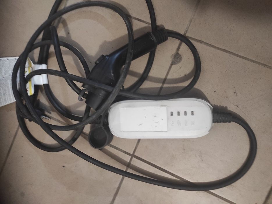 Продаю б/у зарядний пристрій 220 v на shevrolet bolt 2017