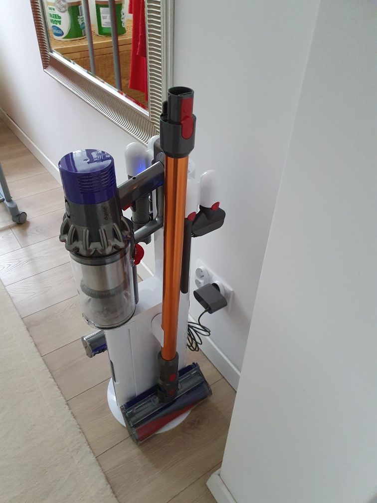Sprzedam Dyson cyclone v10 -stacja przenośna dokująca