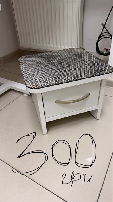 Продам б/у меблі майстра манікюру