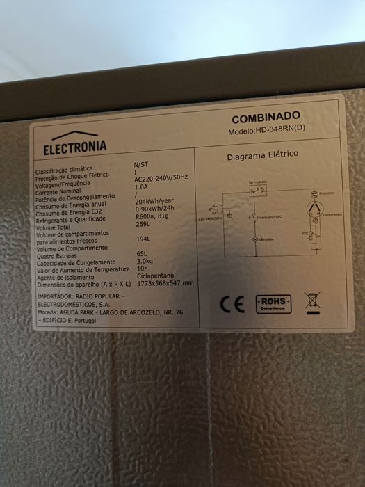 Frigorífico Electronia com dispensador de água