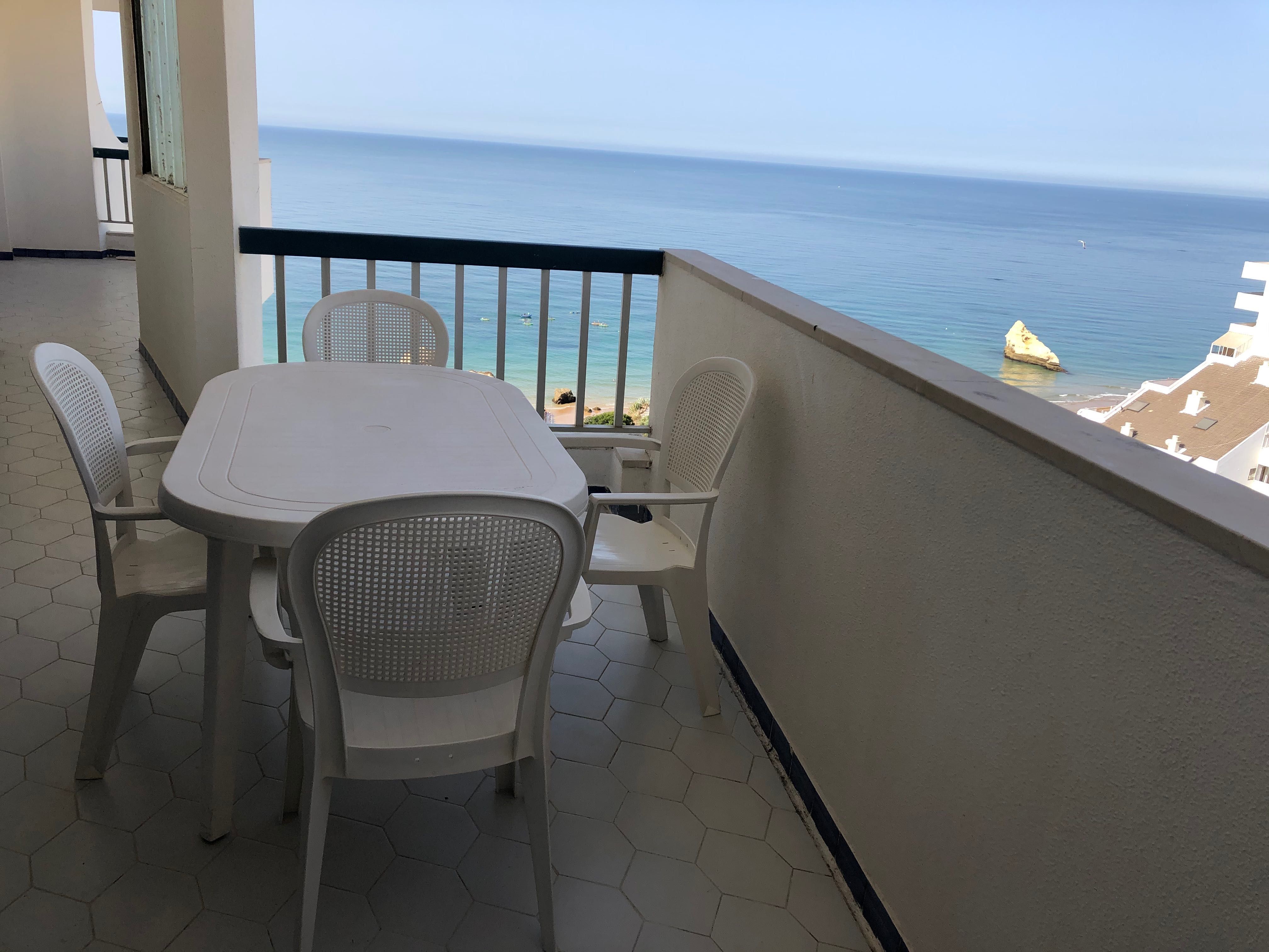 Apartamento na praia da rocha frente a praia