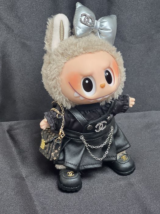 Лабубу в одязі розпродаж