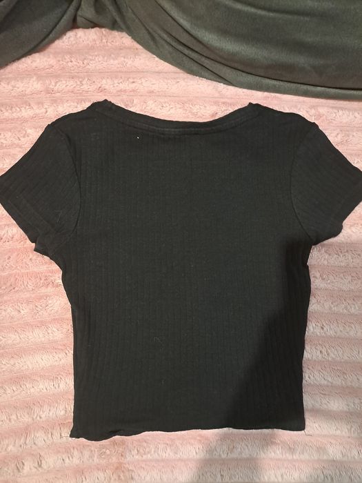 Czarny top z wiązaniem