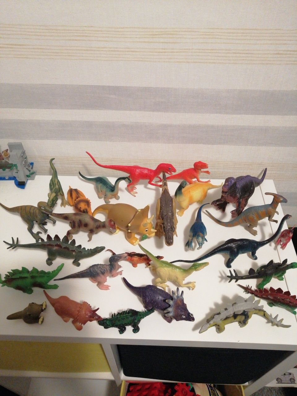 Figurki  dinozaurów 27 sztuk
