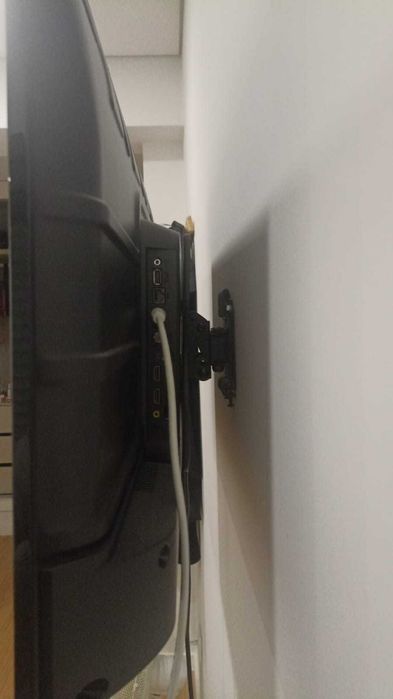 TV TCL 32” + Suporte de Parede – Como Nova!