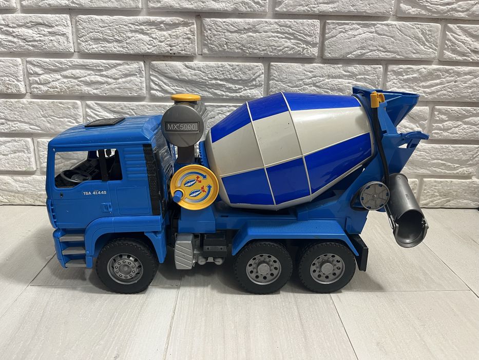 Машинка Bruder бетономішалка
