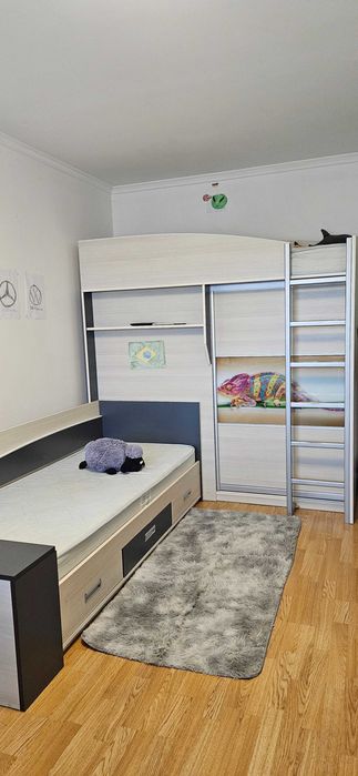 Продаємо дитячу кімнату, є два матраци в хорошому стані.